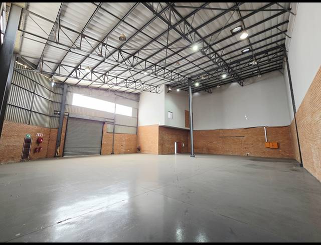 677M² WAREHOUSE TO LET IN COSMO BUSINESS PARK